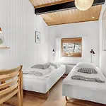3 Bedroom Stunning In Nexo Ferienhaus Vester Somarken