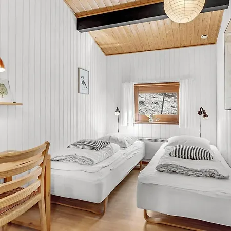 3 Bedroom Stunning In Nexo Holiday home Vester Somarken