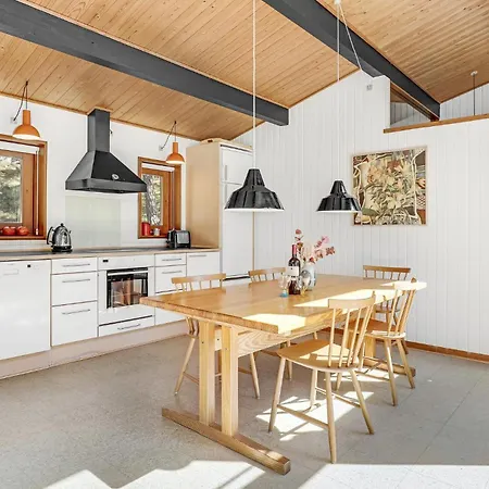 3 Bedroom Stunning In Nexo Feriehus