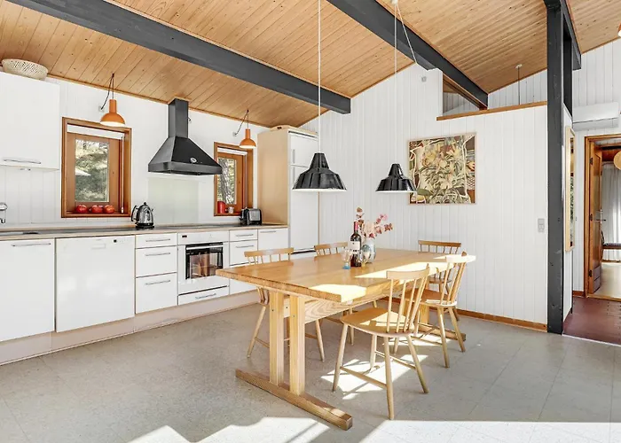 3 Bedroom Stunning In Nexo Hébergement de vacances